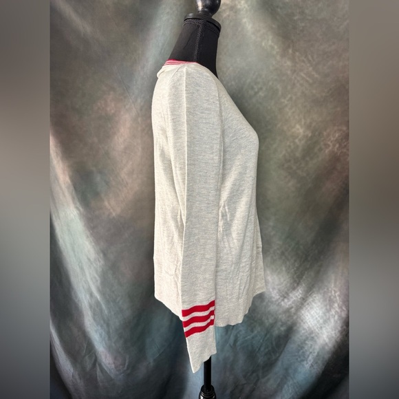 ❤️LOFT Gray Sweater with Red Heart Accent❤️ - Picture 4 of 8